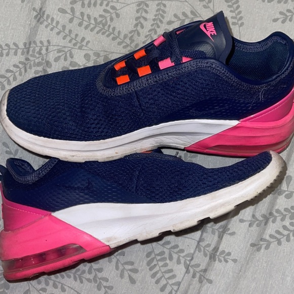 Nike air maxes - Picture 3 of 3